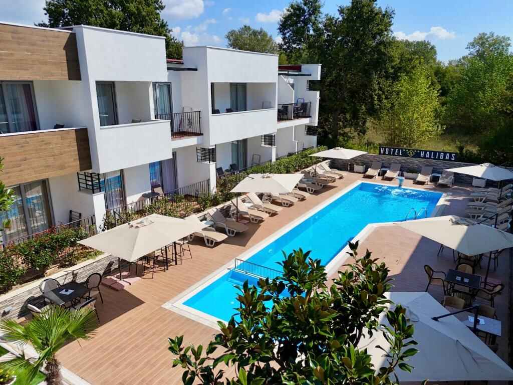 Outdoor swimming pool and sun deck at Hotel Halibas, Ulcinj